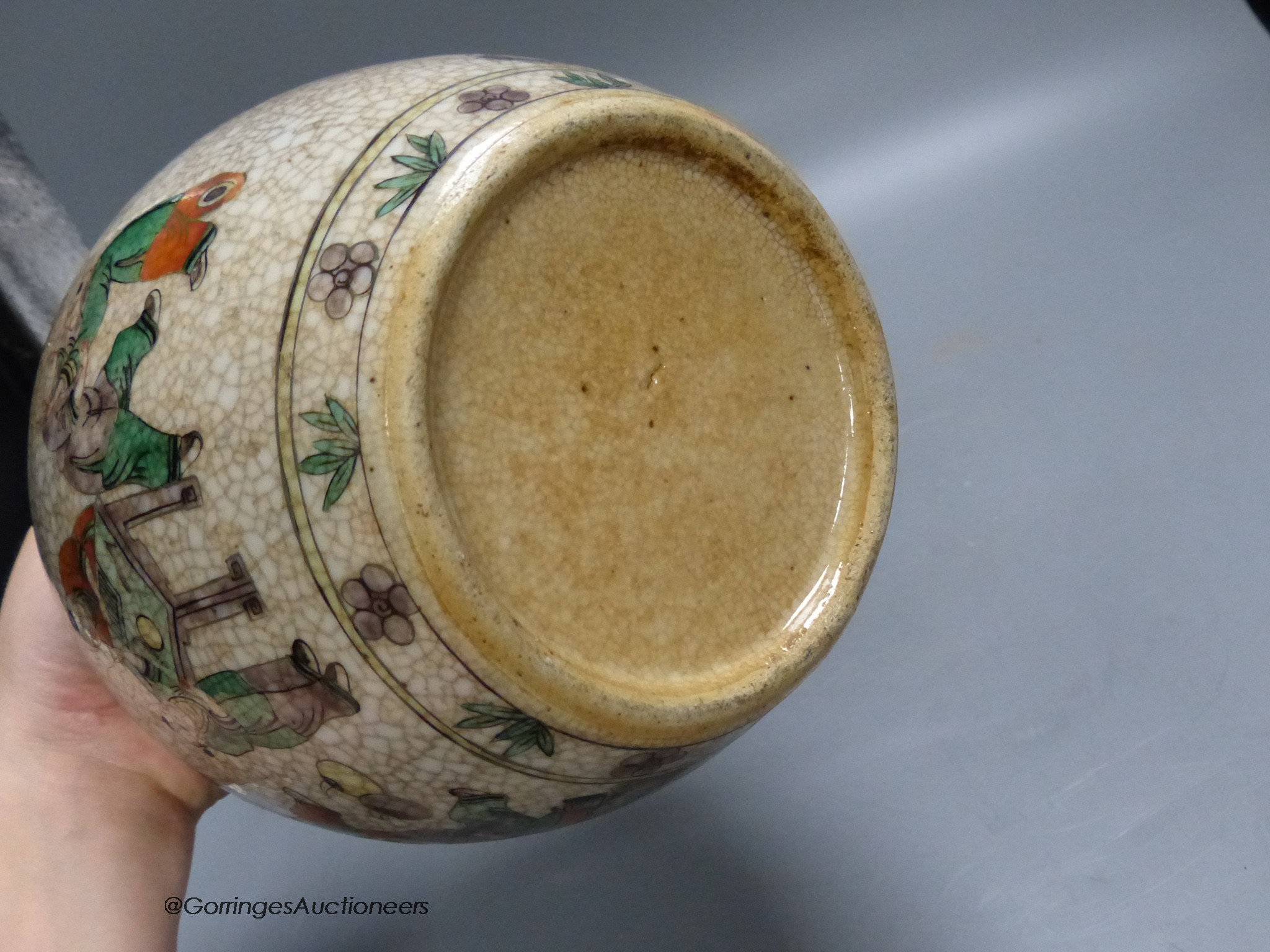 A Chinese famille verte crackle jar, early 20th century, 18cm high